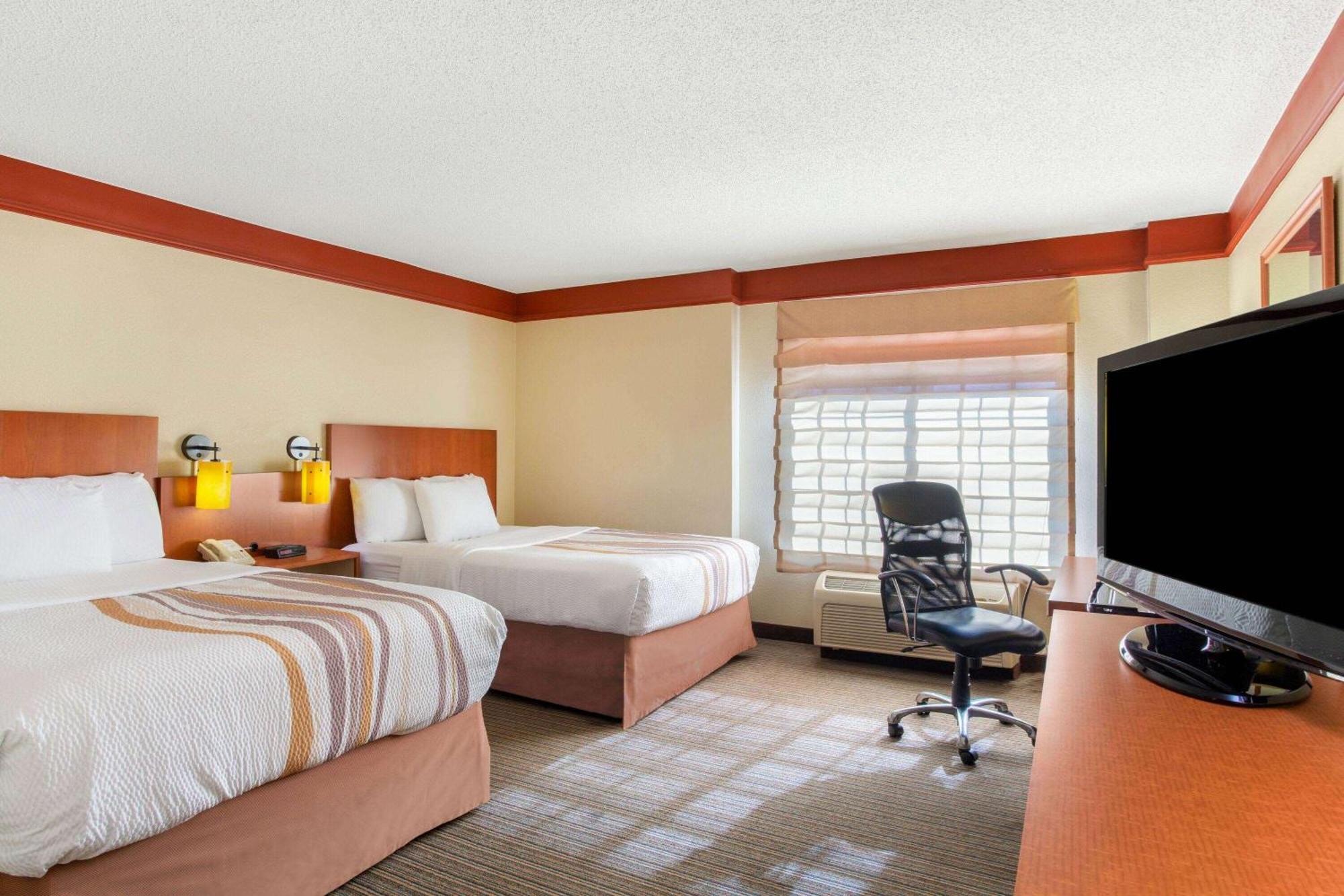 מלון La Quinta By Wyndham Raleigh קרי מראה חיצוני תמונה