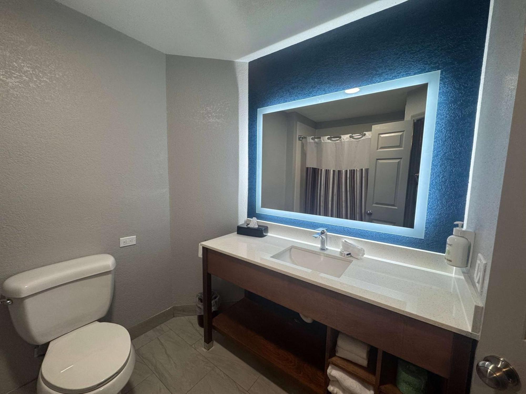 מלון La Quinta By Wyndham Raleigh קרי מראה חיצוני תמונה